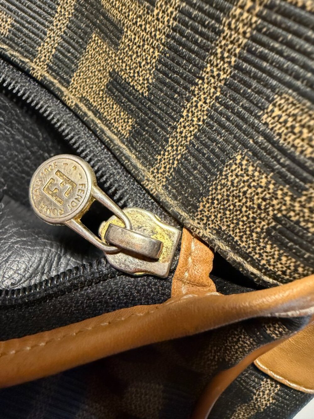 Fendi FF Zuca Crossbody vintage bag - Picture 4 of 13